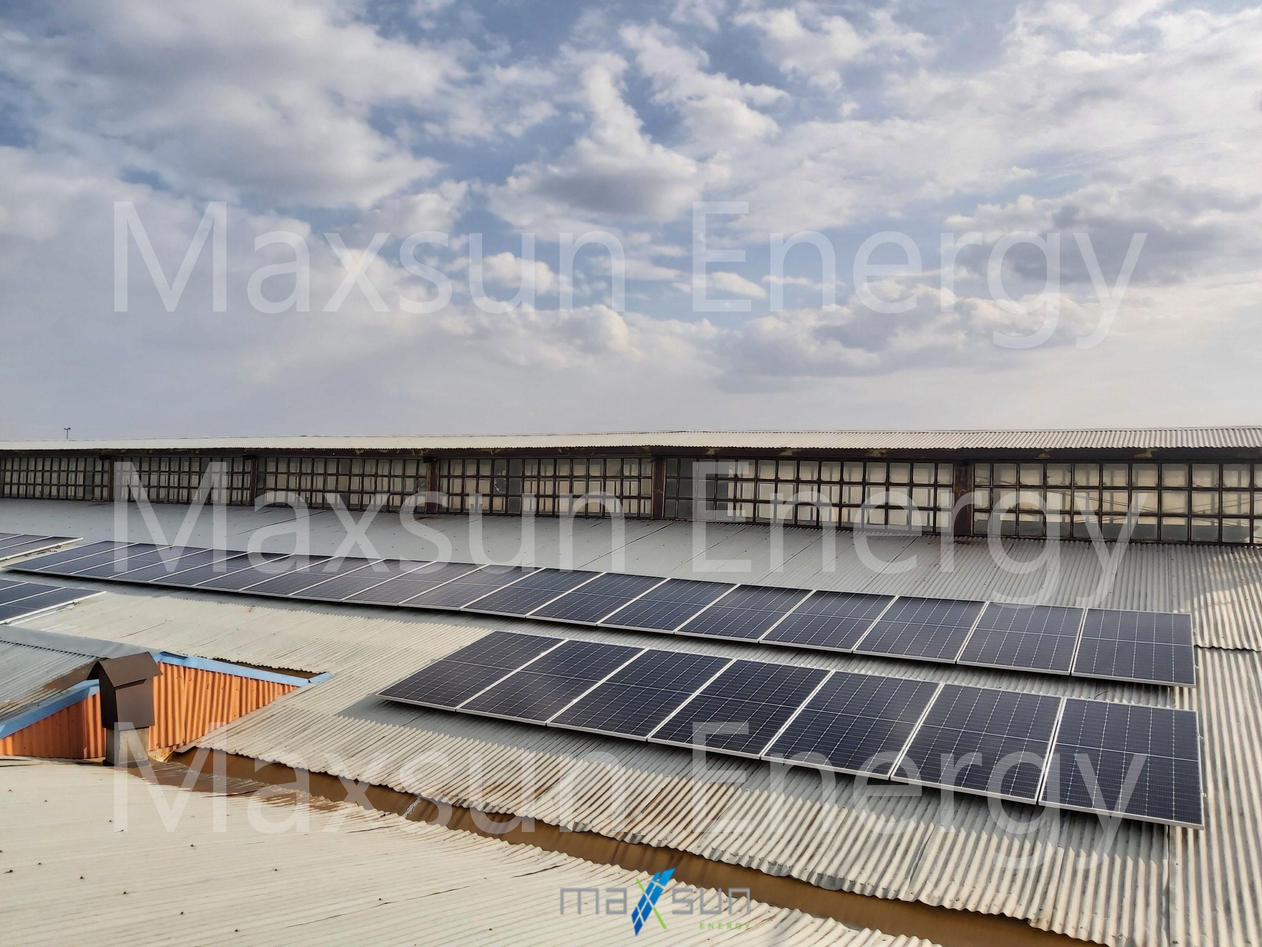 نیروگاه خورشیدی بر سقف کارخانه- شهرک صنعتی کاوه- نصب و اجرا توسط مکسان انرژی